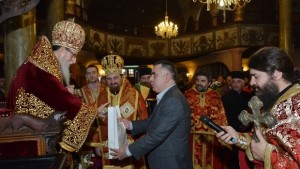 Поздравления за митрополит Иоаникий от кмета Стефан Радев и председателя