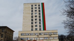 Поставиха 33метрово знаме на шуменската болница
