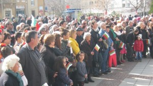 Дупничани почетоха опълченците и националния празник
