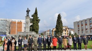 Стотици граждани на Сливен празнуваха 3 март пред паметника на