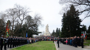Варненци почетоха 3 март
