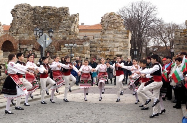 Музика и танци за Националния празник в града на ЮНЕСКО