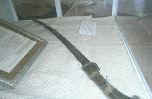 Атаманска сабя, дарена за храброст от Елисавета І, е показана в изложбата „Нашето дело е свято