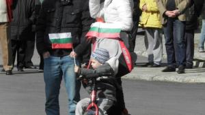 Стопля се чак в неделя през почивните дни ще вали