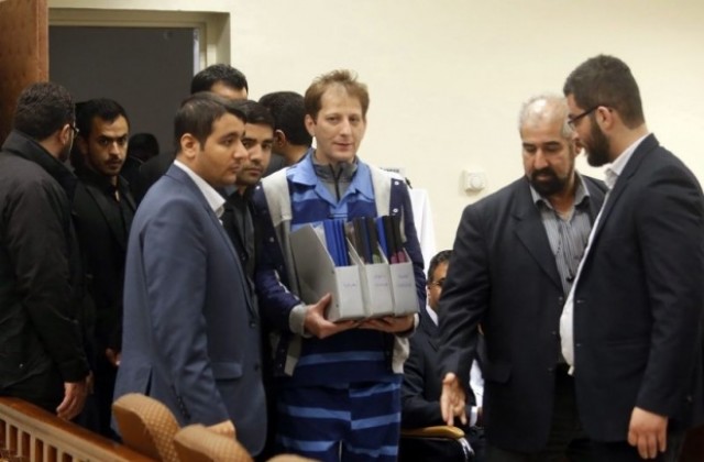 Осъдиха на смърт милиардер в Иран (СНИМКИ)