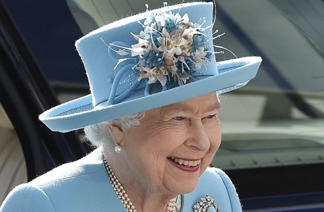 Най-малкият портрет на Елизабет Втора се вижда само под микроскоп