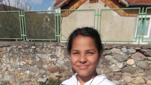 Ученичка от Раждавица със специалната награда на театралния конкурс Майка