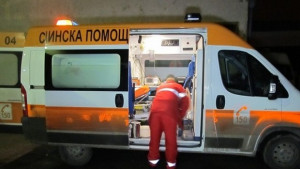 Спасяваха затиснат от кола мъж в Свиленград