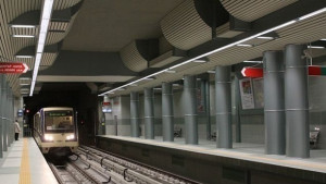 Мъж скочи пред влака на метростанция Бели Дунав