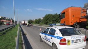 Три ТИРа се нанизаха на Околовръстното в района на Подгумер