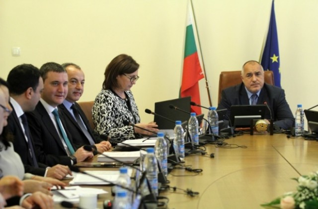 Според повечето българи корупцията расте, правосъдие липсва