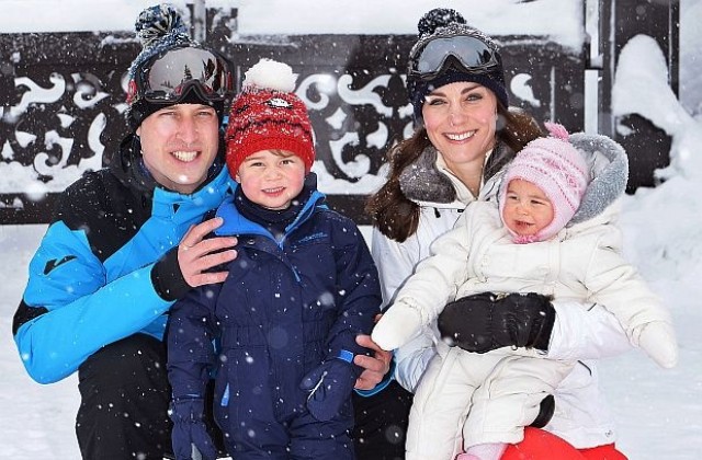 Принц Уилям и Кейт заведоха децата на ски в Алпите (СНИМКИ)
