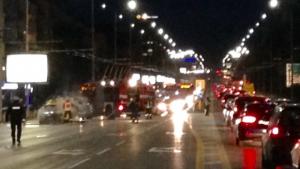 Такси пламна на бул Цариградско шосе в София ВИДЕО