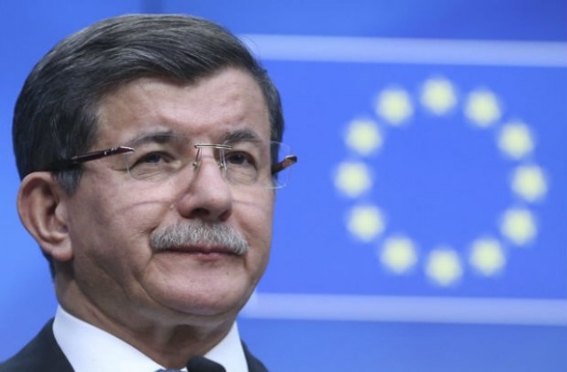 Турските граждани ще пътуват без визи до ЕС от юли