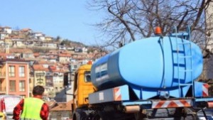 Започна пролетното миене на улици и тротоари във В Търново