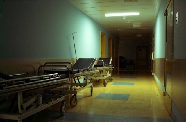 Психиатрични болници наемат бивши пациенти като санитари