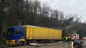 Три ТИРа и един автомобил се удариха край Самоводене няма