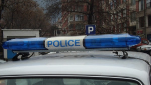 Задържаха двама за хулиганство в училище