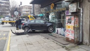 Пияна и без книжка се заби в магазин за бельо