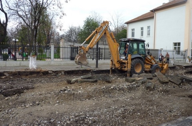Ремонтът на ул.Васил Левски в Нова Загора приключва през април