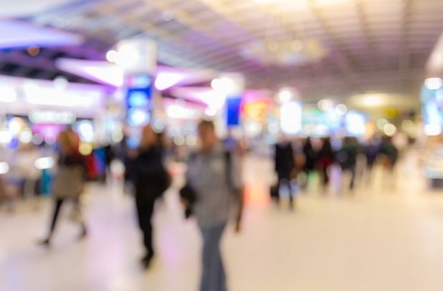 Откриха бебе, скрито в чанта, на борда на самолет на Ер Франс