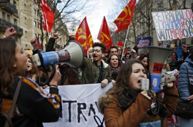 Трудова реформа във Франция разгневи стотици хиляди