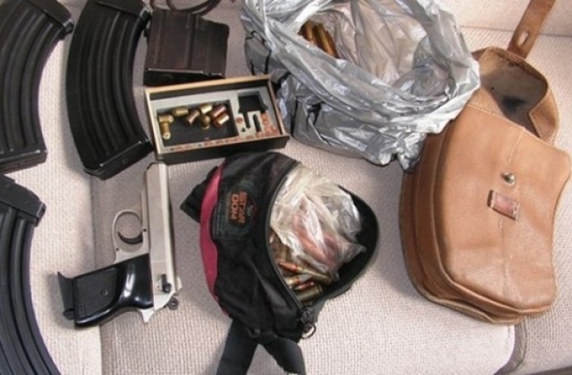 Дядо крие в мазето цял боен арсенал