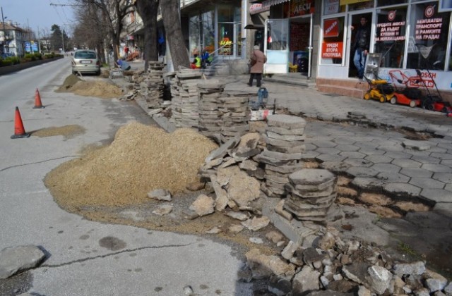 В Казанлък стартираха дейности по облагородяване на градската среда