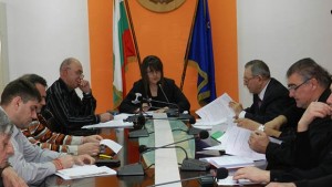 Ограничават скоростта с кръгови кръстовища