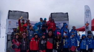 Деца от Сапарева баня и Кюстендил с отличия от Олимпийския