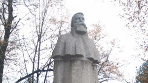 В Казанлък се пази единственият паметник на Фридрих Енгелс в