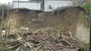 Къща се срина до основи собственикът оцеля по чудо СНИМКИ