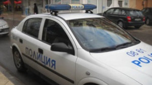 Разбиха и обраха автомобил
