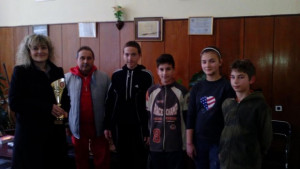 Победителите в ученически игри бяха наградени с купи от община