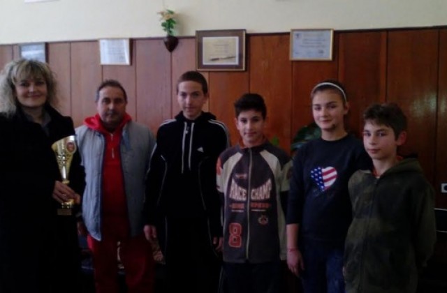 Победителите в ученически игри бяха наградени с купи от община Свищов