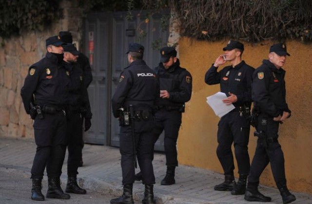 Испанските власти разбиха банда, обирала наркотрафиканти