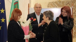 Изложба от 22 фотоса нареди журналистка във фоайето на Община