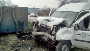 Кола се заби в метален контейнер шофьорът загина