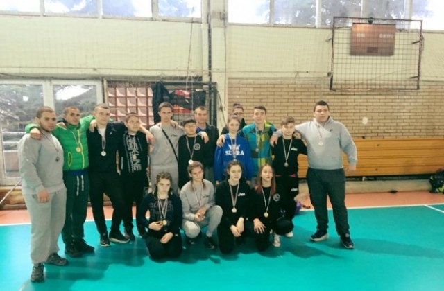 Кюстендилски борци спечелиха титли и медали от сумо шампионата