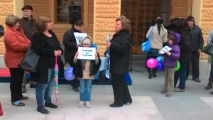 Майки на деца с увреждания излизат на протест в Сливен