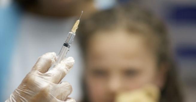 Все повече интелигентни родители отказват имунизации за децата си Родители