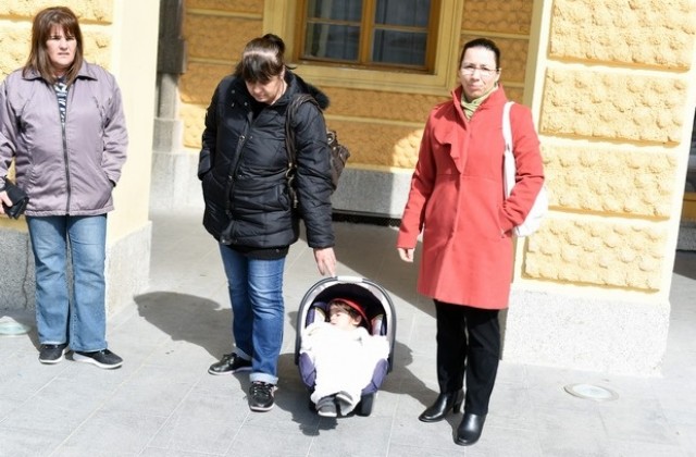 Майки на деца с увреждания на протест в Сливен