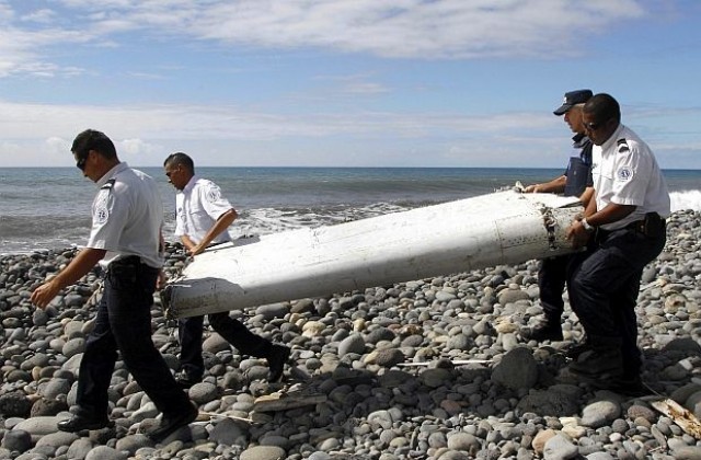 Намерената на остров Реюнион отломка не е от изчезналия полет МН370