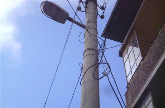 Премахват въздушната кабелна мрежа на ул. „Дедеагач” в Шумен