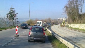 Задръстване по пътя за Златните заради ремонт
