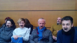 Протест със залепени уста призовава за културен дебат