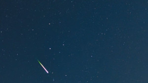 Метеор светещ като луна минал над Великобритания и Франция СНИМКА