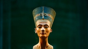 Нефертити в гробницата на Тутанкамон