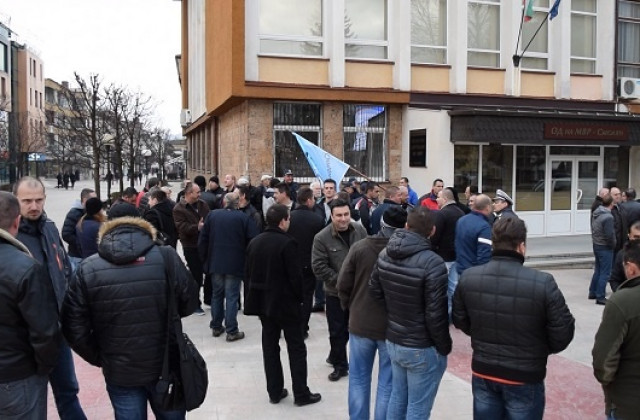 Над 150 полицаи протестираха в Смолян