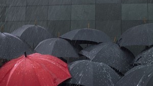 Вижте чадъра който остава сух и след проливен дъжд ВИДЕО